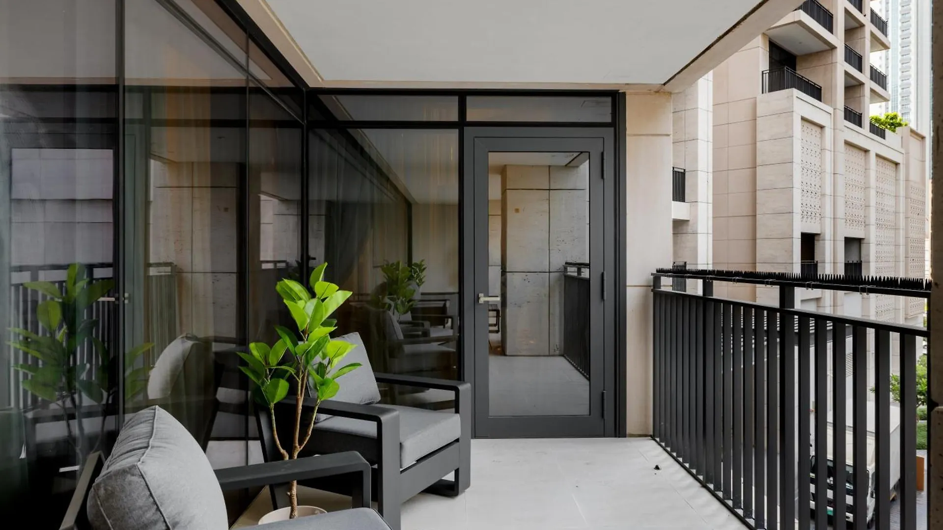 2Br Apartment In Downtown Dubai, Near Burj Khalifa 0*, Dubai